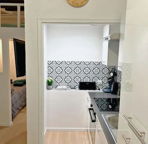 Au Centre De * Parigi