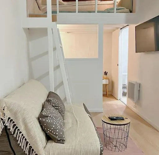 Au Centre De * Parigi