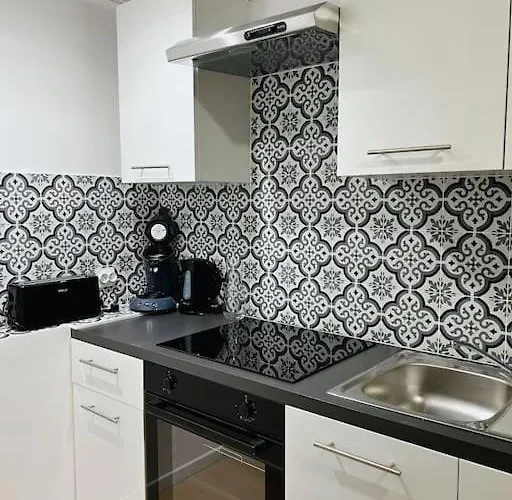 Au Centre De * Parigi